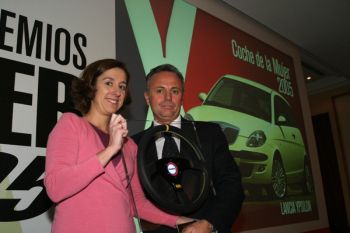 During the 'Car and Driver' awards, organised by the publishing group Hachette, which includes the magazines Elle, Maxim, Quo, Nuevo Estilo AR and, of course, Car & Driver, the Lancia Ypsilon took the prize for 'Women's car' for 2005. 