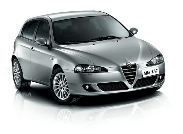 Facelifted Alfa Romeo 147 ahead of Paris debut