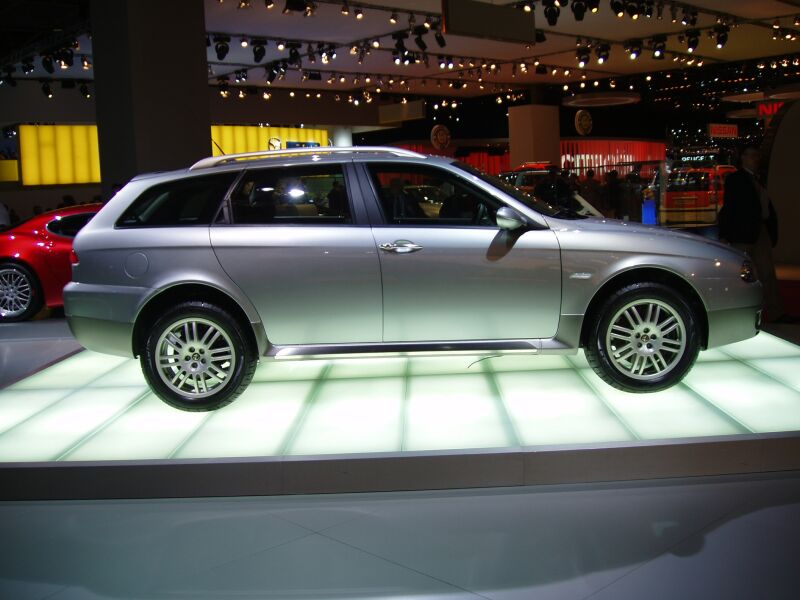 Alfa Romeo Crosswagon Q4 at the 2004 Paris International Motor Show