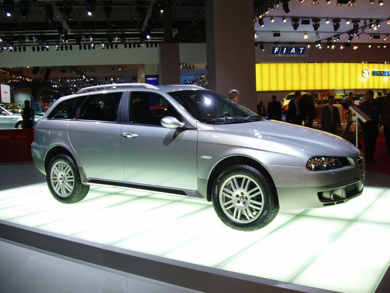 Alfa Romeo Crosswagon Q4 at the 2004 Paris International Motor Show