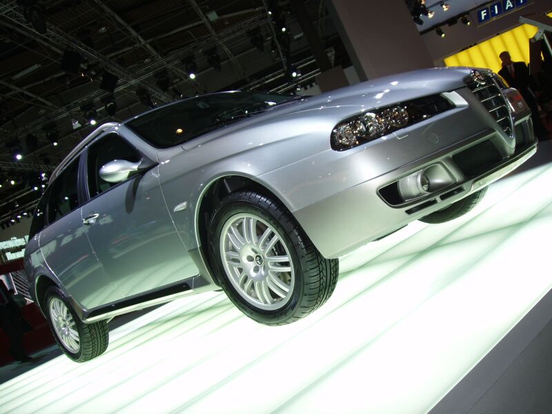 Alfa Romeo Crosswagon Q4 at the 2004 Paris International Motor Show