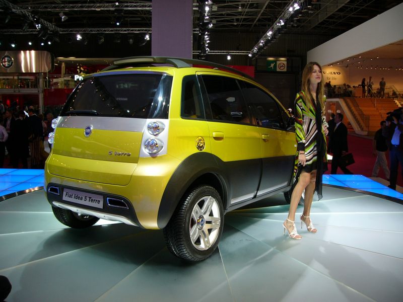 Fiat Idea 5Terre concept at the 2004 Paris Mondial de l'Automobile