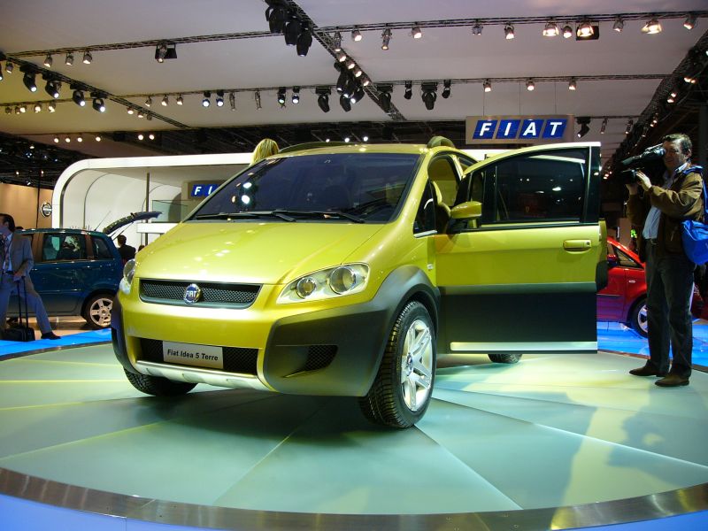 Fiat Idea 5Terre concept at the 2004 Paris Mondial de l'Automobile