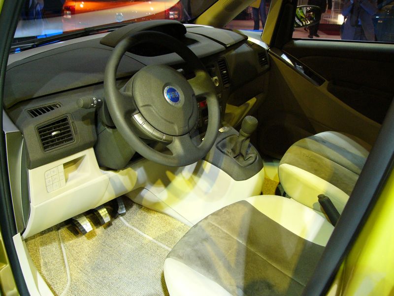 Fiat Idea 5Terre concept at the 2004 Paris Mondial de l'Automobile