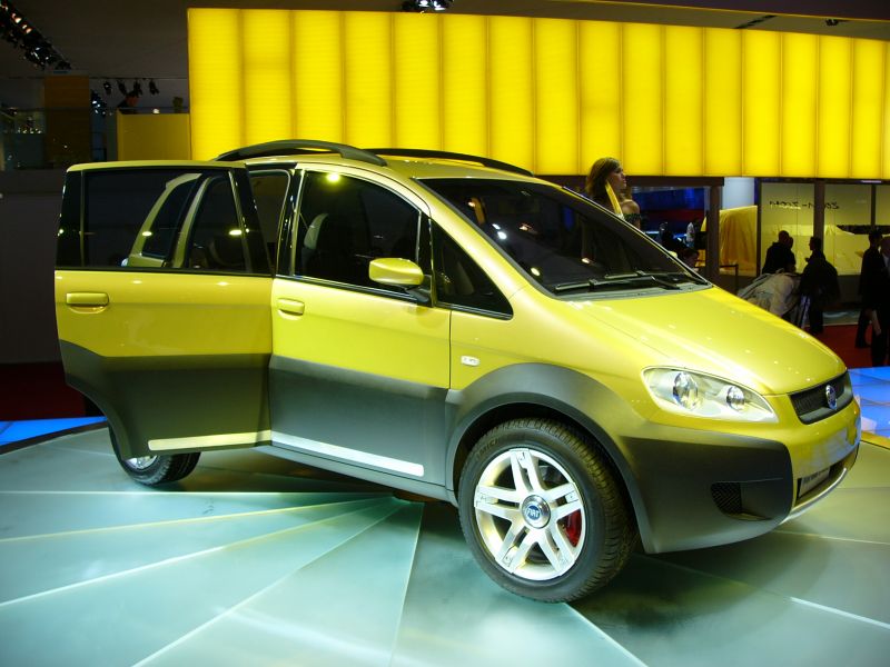 Fiat Idea 5Terre concept at the 2004 Paris Mondial de l'Automobile