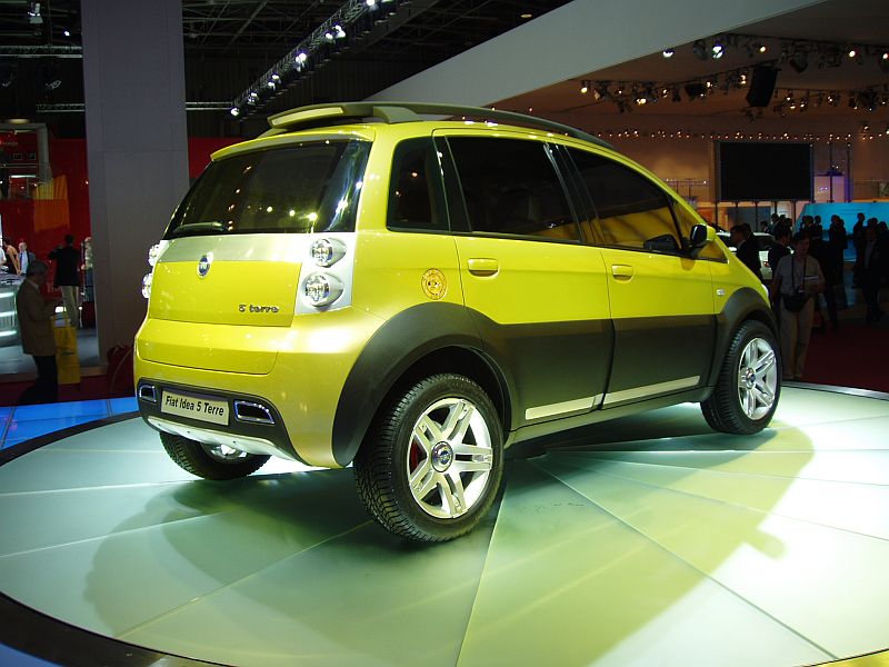 Fiat Idea 5Terre concept at the 2004 Paris Mondial de l'Automobile