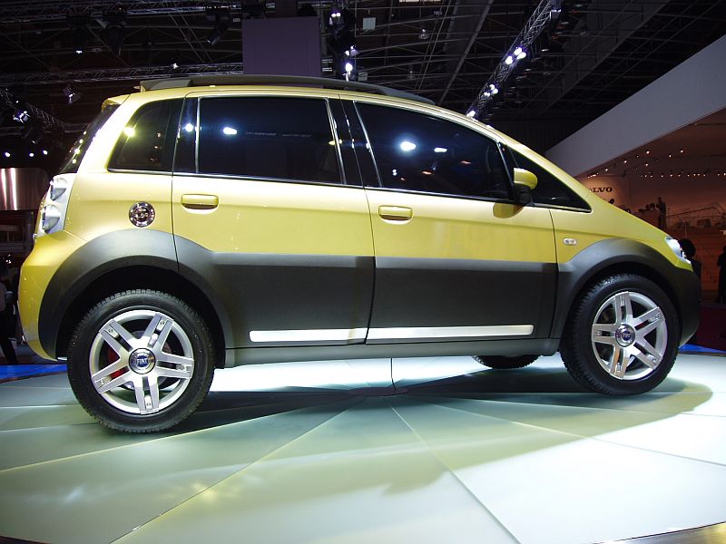 Fiat Idea 5Terre concept at the 2004 Paris Mondial de l'Automobile