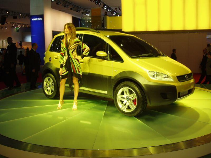 Fiat Idea 5Terre concept at the 2004 Paris Mondial de l'Automobile