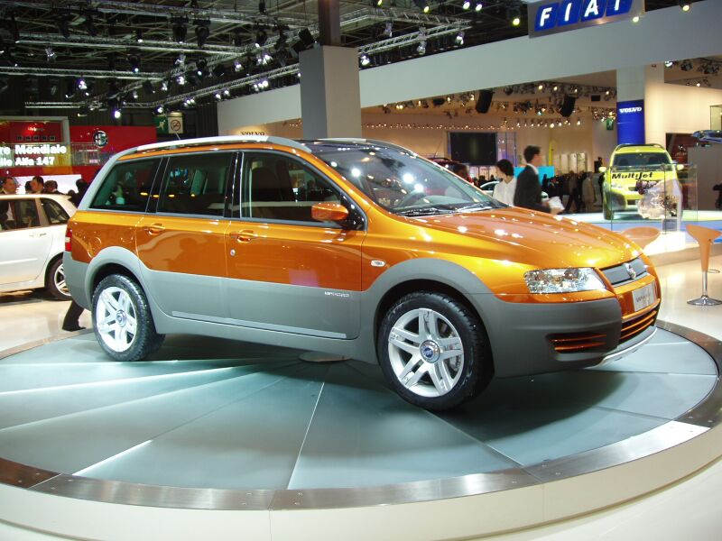 Fiat Stilo Uproad World Premiere at the 2004 Paris Motor Show