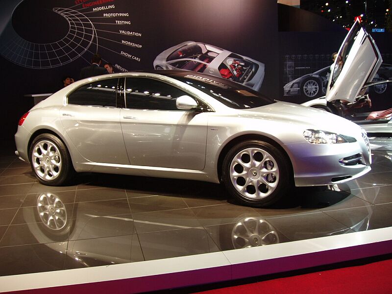 Giugiaro Alfa Romeo Visconti at the 2004 Paris Motor Show