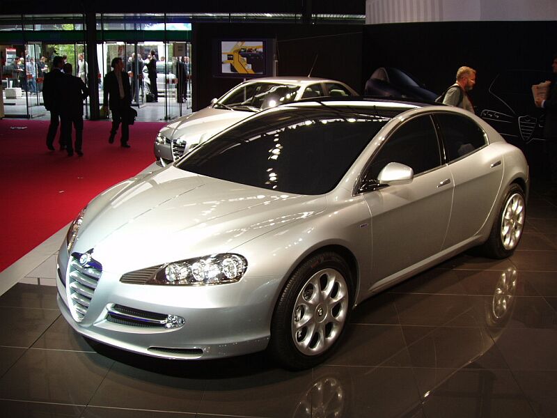 Giugiaro Alfa Romeo Visconti at the 2004 Paris Motor Show