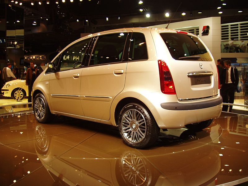 Lancia Musa at the 2004 Paris Mondial de l'Automobile