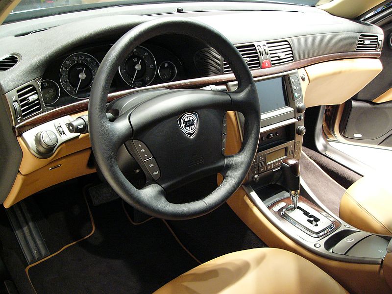 Lancia Thesis bi-colore at the 2004 Paris International Motor Show