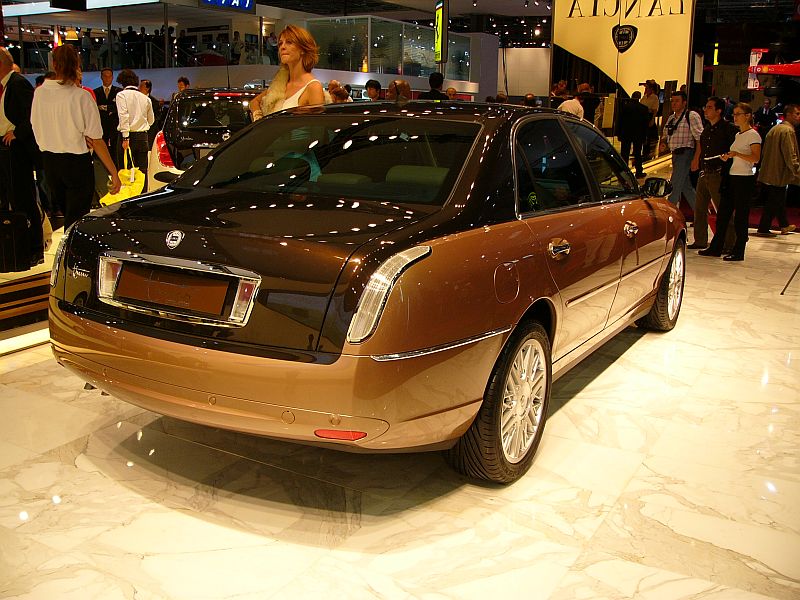 Lancia Thesis bi-colore at the 2004 Paris International Motor Show