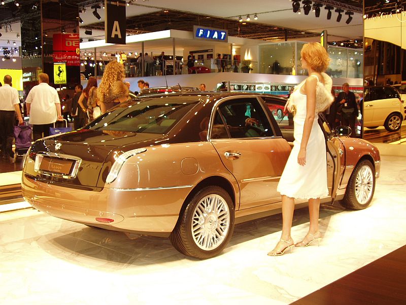 Lancia Thesis bi-colore at the 2004 Paris International Motor Show