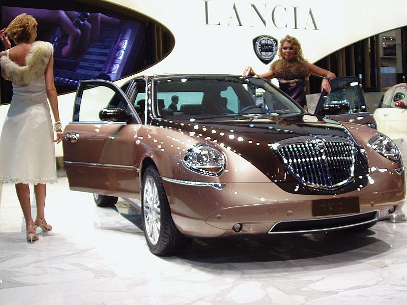 Lancia Thesis bi-colore at the 2004 Paris International Motor Show