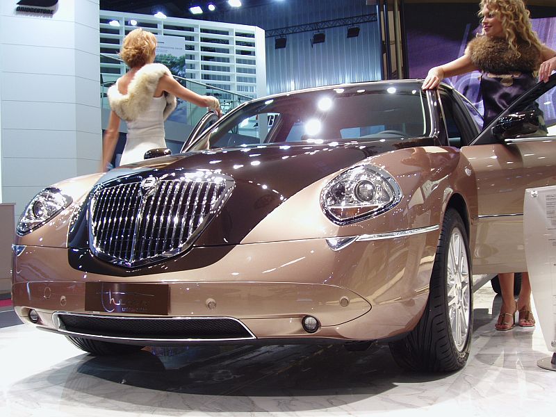 Lancia Thesis bi-colore at the 2004 Paris International Motor Show