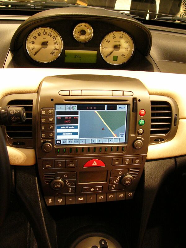 World Preview of the Lancia Ypsilon Bi-colore at the 2004 Paris Mondial de l'Automobile