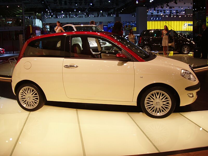 World Preview of the Lancia Ypsilon Bi-colore at the 2004 Paris Mondial de l'Automobile