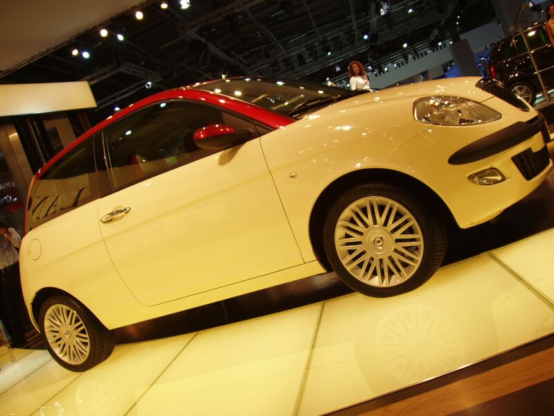 World Preview of the Lancia Ypsilon Bi-colore at the 2004 Paris Mondial de l'Automobile