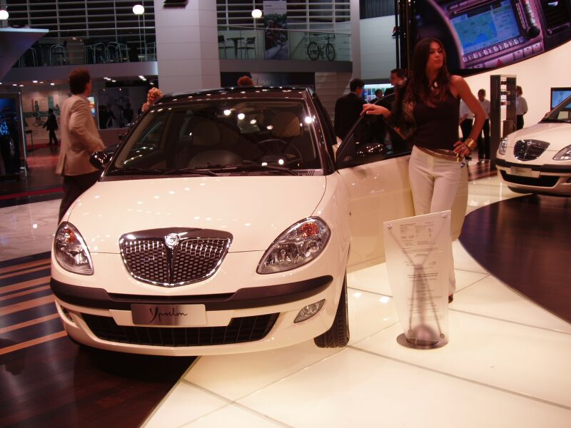 World Preview of the Lancia Ypsilon Bi-colore at the 2004 Paris Mondial de l'Automobile