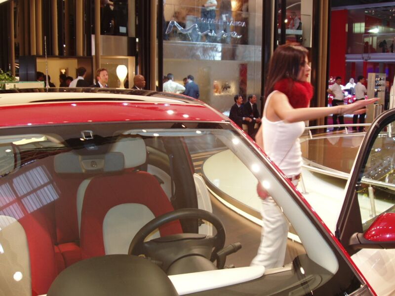 World Preview of the Lancia Ypsilon Bi-colore at the 2004 Paris Mondial de l'Automobile