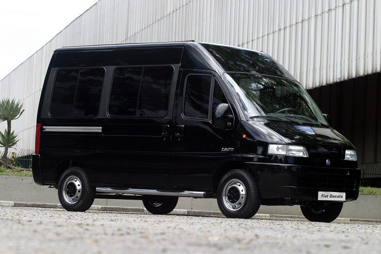 Fiat Ducato Executivo exposto no estande da marca no Salo do Automvel de So Paulo