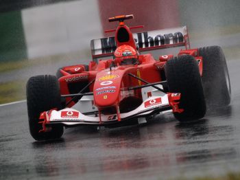 Rain soaked F1 practice action from Suzuka this morning