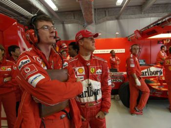 Rain soaked F1 practice action from Suzuka this morning