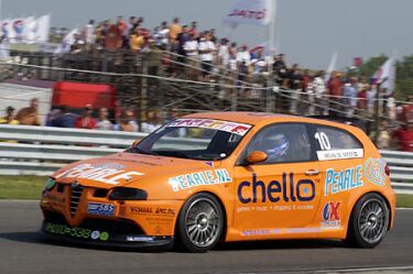 2004 Pearle Alfa Challenge action from Zandvoort last weekend