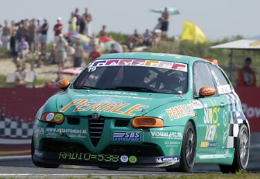 2004 Pearle Alfa Challenge action from Zandvoort last weekend