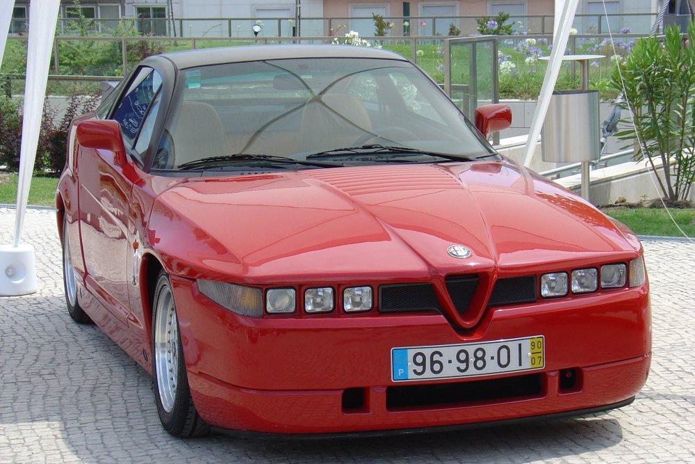 Under the motto "From 10th to 19th July , the Cuore Sportivo beats faster in the heart of Lisboa" the Alfa Romeo Clube de Portugal and the Palcio Sotto Mayor (Galerias Comerciais) presented an outstanding exhibition of important Alfa Romeo models in the heart of the Portuguese capital.