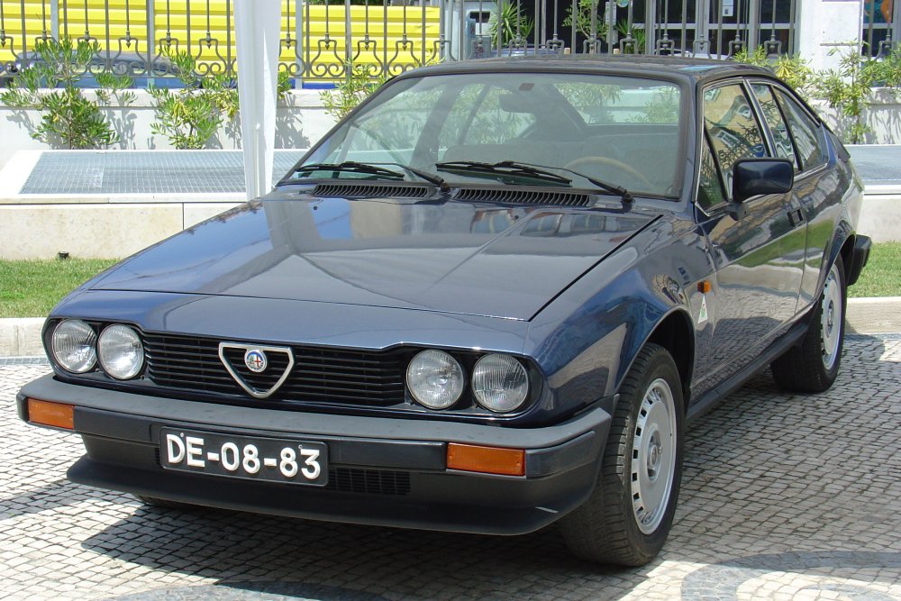 Under the motto "From 10th to 19th July , the Cuore Sportivo beats faster in the heart of Lisboa" the Alfa Romeo Clube de Portugal and the Palcio Sotto Mayor (Galerias Comerciais) presented an outstanding exhibition of important Alfa Romeo models in the heart of the Portuguese capital.