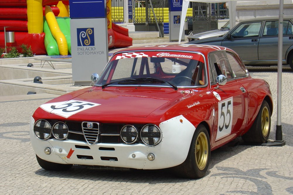 Under the motto "From 10th to 19th July , the Cuore Sportivo beats faster in the heart of Lisboa" the Alfa Romeo Clube de Portugal and the Palcio Sotto Mayor (Galerias Comerciais) presented an outstanding exhibition of important Alfa Romeo models in the heart of the Portuguese capital.