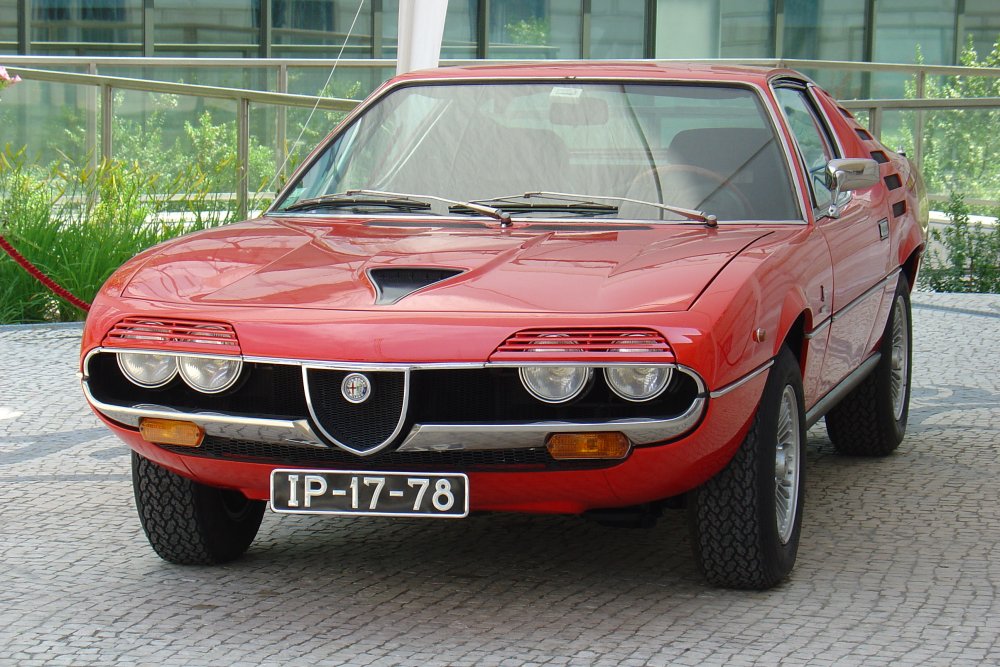 Under the motto "From 10th to 19th July , the Cuore Sportivo beats faster in the heart of Lisboa" the Alfa Romeo Clube de Portugal and the Palcio Sotto Mayor (Galerias Comerciais) presented an outstanding exhibition of important Alfa Romeo models in the heart of the Portuguese capital.