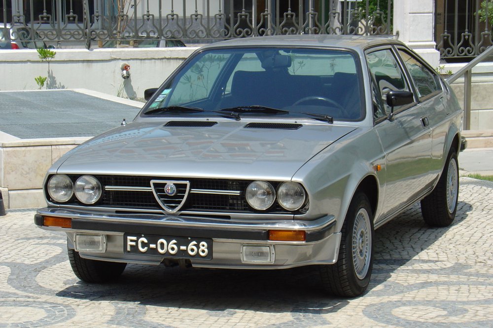 Under the motto "From 10th to 19th July , the Cuore Sportivo beats faster in the heart of Lisboa" the Alfa Romeo Clube de Portugal and the Palcio Sotto Mayor (Galerias Comerciais) presented an outstanding exhibition of important Alfa Romeo models in the heart of the Portuguese capital.