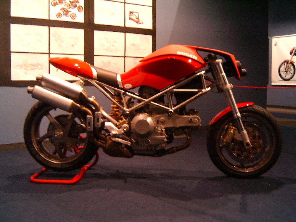 Through the study and the planning of a new coupe by Alfa Romeo and a new version of the famous Monster by Ducati, on Wednesday the Automobile Museum of Turin will host the exhibition Italian sportivity: the new generation taken presented by the Institute of Applied Arts and Design in Turin