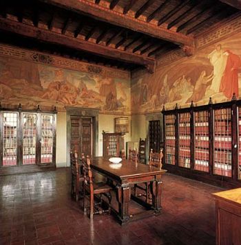 The Accademia Musicale Chigiana houses a large and historically important library, comprising of 70,000 volumes