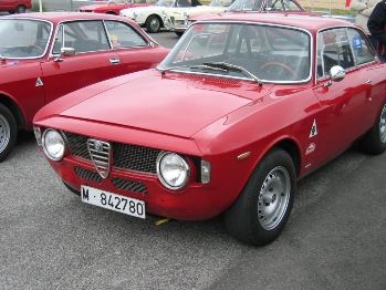 The Estoril racetrack played host to an Iberic concentration organised by Alfa Romeo's Spanish importer and by the Spanish Alfa Romeo Club in a close collaboration with the Portuguese Alfa Romeo Club, turning the Portuguese circuit into an enormous 'Cuore Sportivo', alowing Iberic 'Alfistas' to live out a magical day in a passionate surrounding