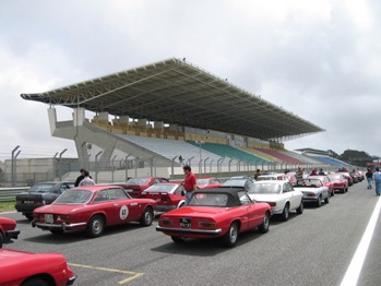 The Estoril racetrack played host to an Iberic concentration organised by Alfa Romeo's Spanish importer and by the Spanish Alfa Romeo Club in a close collaboration with the Portuguese Alfa Romeo Club, turning the Portuguese circuit into an enormous 'Cuore Sportivo', alowing Iberic 'Alfistas' to live out a magical day in a passionate surrounding