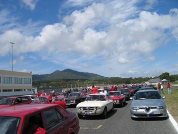 The Estoril racetrack played host to an Iberic concentration organised by Alfa Romeo's Spanish importer and by the Spanish Alfa Romeo Club in a close collaboration with the Portuguese Alfa Romeo Club, turning the Portuguese circuit into an enormous 'Cuore Sportivo', alowing Iberic 'Alfistas' to live out a magical day in a passionate surrounding