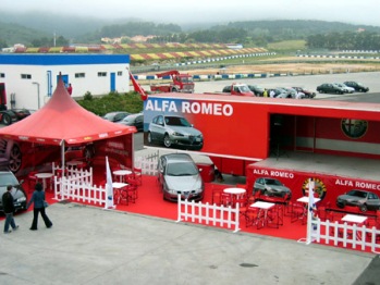 The Estoril racetrack played host to an Iberic concentration organised by Alfa Romeo's Spanish importer and by the Spanish Alfa Romeo Club in a close collaboration with the Portuguese Alfa Romeo Club, turning the Portuguese circuit into an enormous 'Cuore Sportivo', alowing Iberic 'Alfistas' to live out a magical day in a passionate surrounding