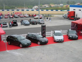 The Estoril racetrack played host to an Iberic concentration organised by Alfa Romeo's Spanish importer and by the Spanish Alfa Romeo Club in a close collaboration with the Portuguese Alfa Romeo Club, turning the Portuguese circuit into an enormous 'Cuore Sportivo', alowing Iberic 'Alfistas' to live out a magical day in a passionate surrounding