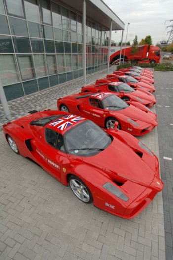 http://www.italiaspeed.com/2005/events/ferrari_world_finals/ferrari_enzo_6.jpg