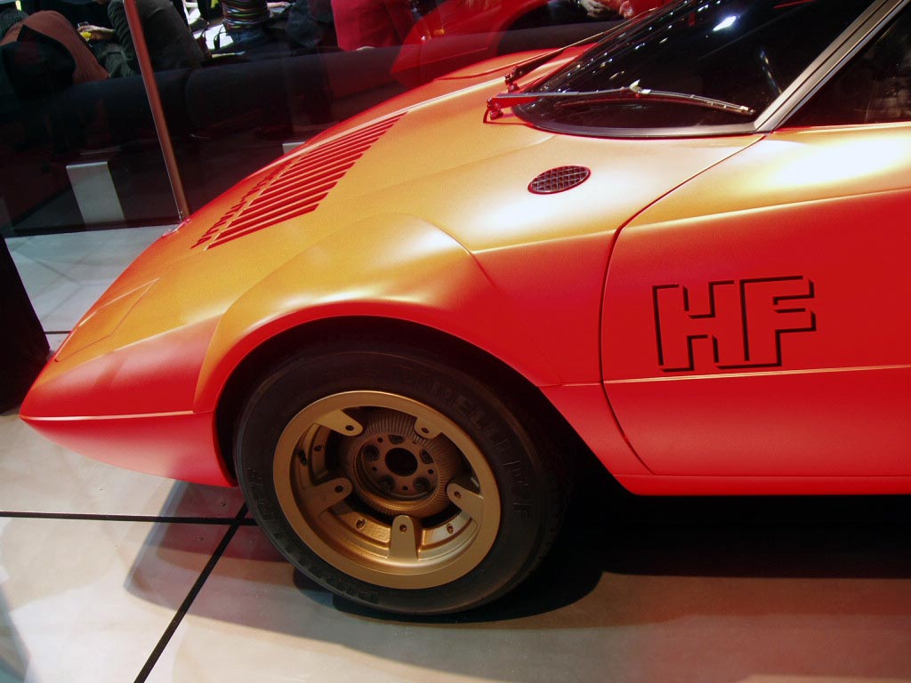 Fenomen Holistic Design Stratos concept at the 2005 Geneva Salon