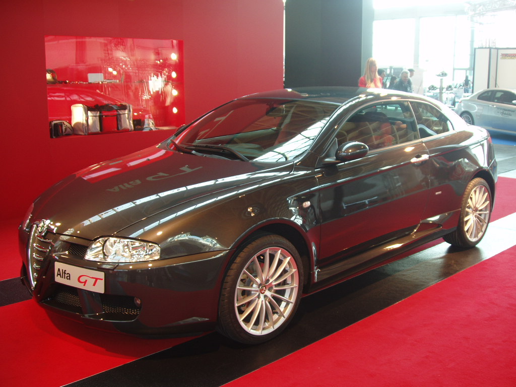 At the 'My Special Car' show held at the new Rimini Exhibition Centre over the weekend Alfa Romeo presented an Alfa GT equipped with the new 'Tecnico Sportivo' styling upgrade kit