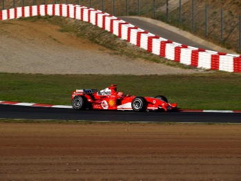 Although the Ferrari F2005 has definitely moved forward on all fronts in development terms, the car-tyre package in Spain, as in Imola a fortnight ago, still seems to struggle when faced with the need to produce a single  qualifying  lap