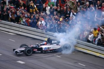 Minardi F1 Team drivers Christijan Albers and Robert Doornbos received a rapturous welcome from Dutch Formula One fans who flocked to the centre of Rotterdam in their thousands on Sunday afternoon to spectate at the Monaco aan de Maas (Maas-side Monaco) event