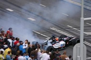 Minardi F1 Team drivers Christijan Albers and Robert Doornbos received a rapturous welcome from Dutch Formula One fans who flocked to the centre of Rotterdam in their thousands on Sunday afternoon to spectate at the Monaco aan de Maas (Maas-side Monaco) event