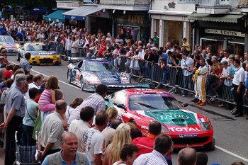 The activities at Spa actually got underway yesterday, with a parade down to the historic town of Spa. An autograph session and the traditional group photo took place before the the cars paraded back up to the circuit, in front of large crowds of of enthusiastic spectators who lined the town's roads.